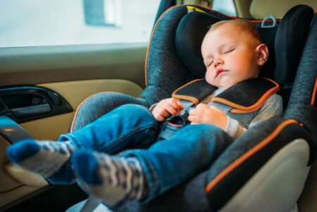dimenticare bambini in auto