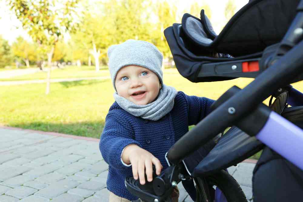 bambino passeggino